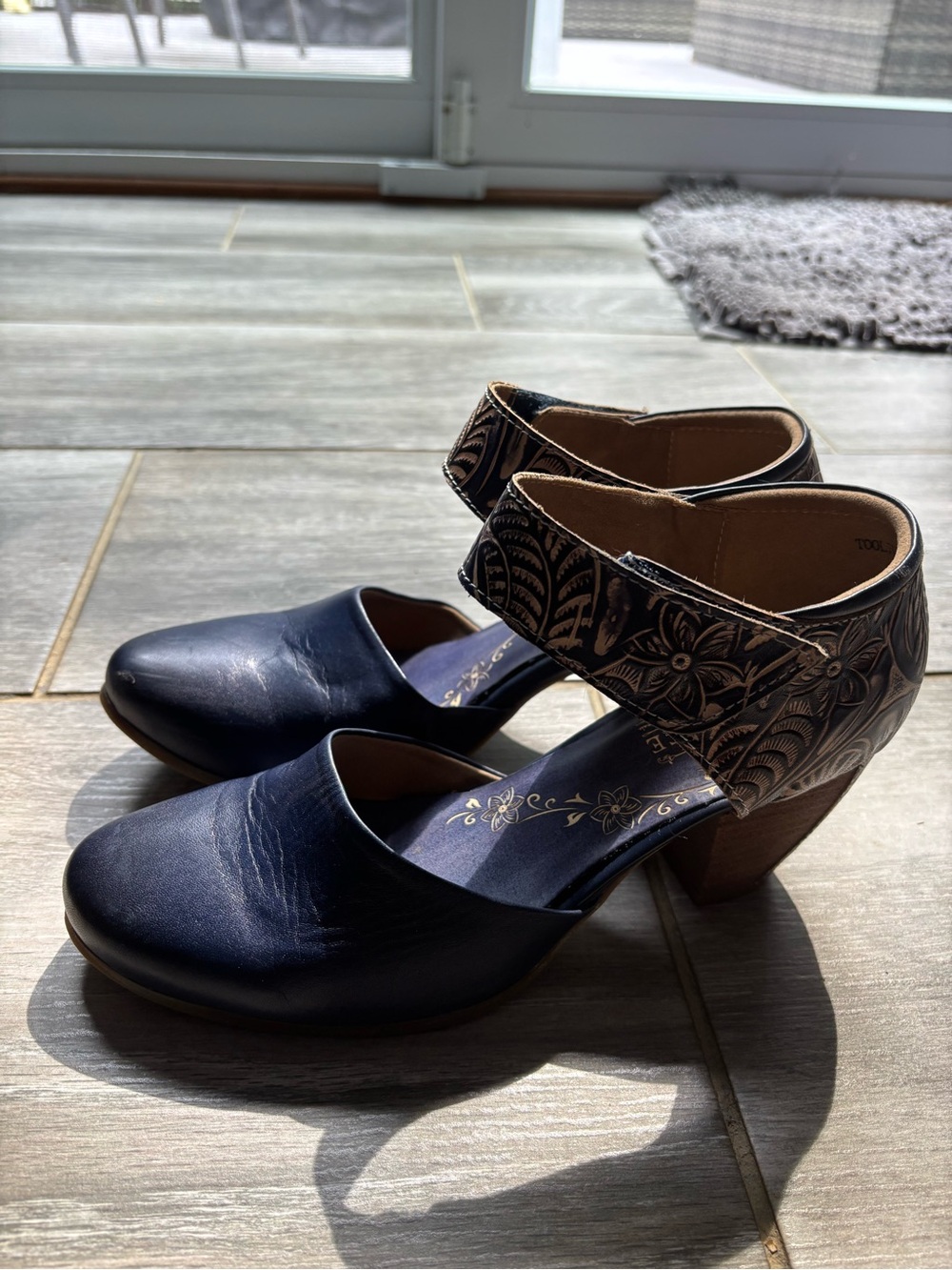 L’Artiste Women's Navy Embossed Ankle Strap and Heel Closed-Toe Beauty - Picture 3 of 7